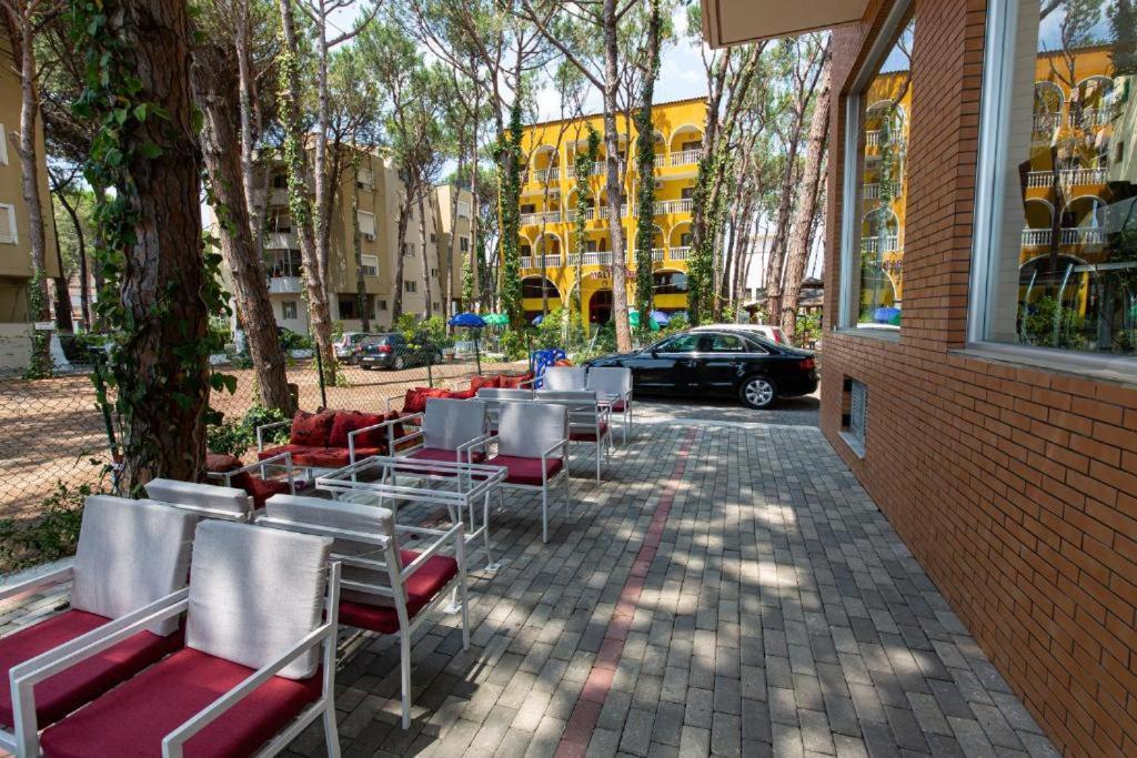 Intea Hotel Голем Экстерьер фото